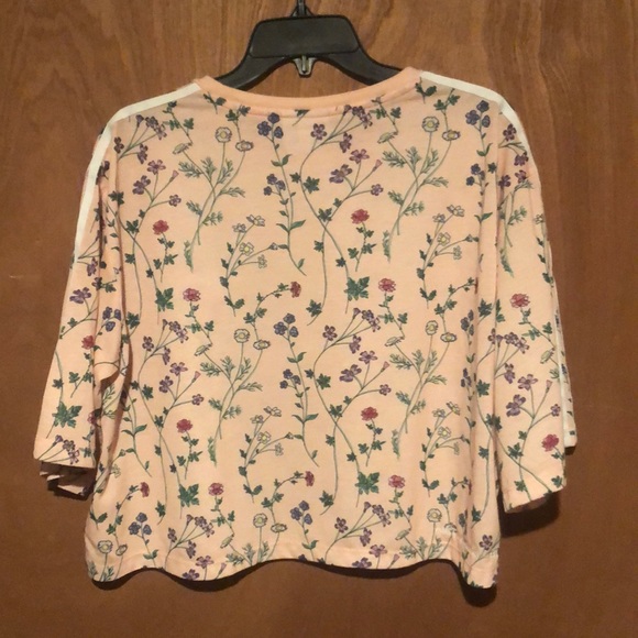 Cropped Adidas Flower shirt - Picture 2 of 2